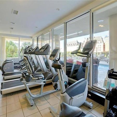 Victoria'S Best Location 2 Bedroom Luxe Condo Luaran gambar