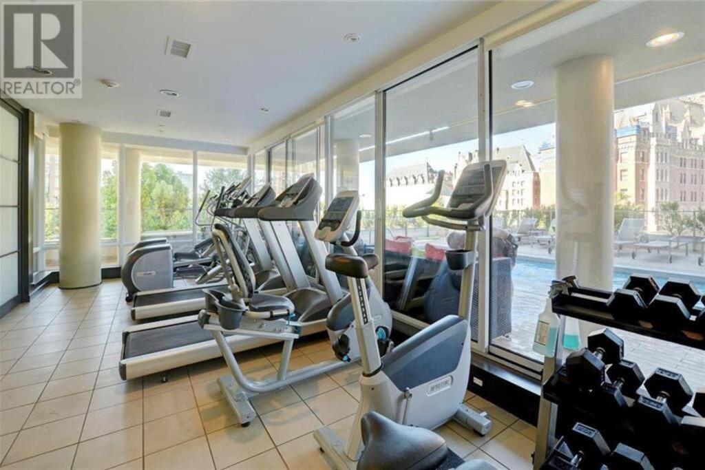 Victoria'S Best Location 2 Bedroom Luxe Condo Luaran gambar