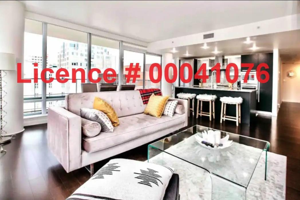 Victoria'S Best Location 2 Bedroom Luxe Condo Luaran gambar